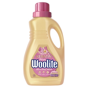 Woolite Keratin Therapy Płyn do prania delikatne tkaniny i wełna 0,9 l (15 prań)