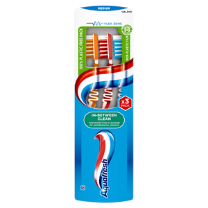 Aquafresh Zahnbürsten In-Between Clean Medium 3 Stück