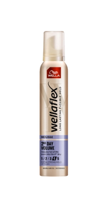 Wella Wellaflex 2 Days Volume Extra Strong Hold Pianka do włosów 200 ml